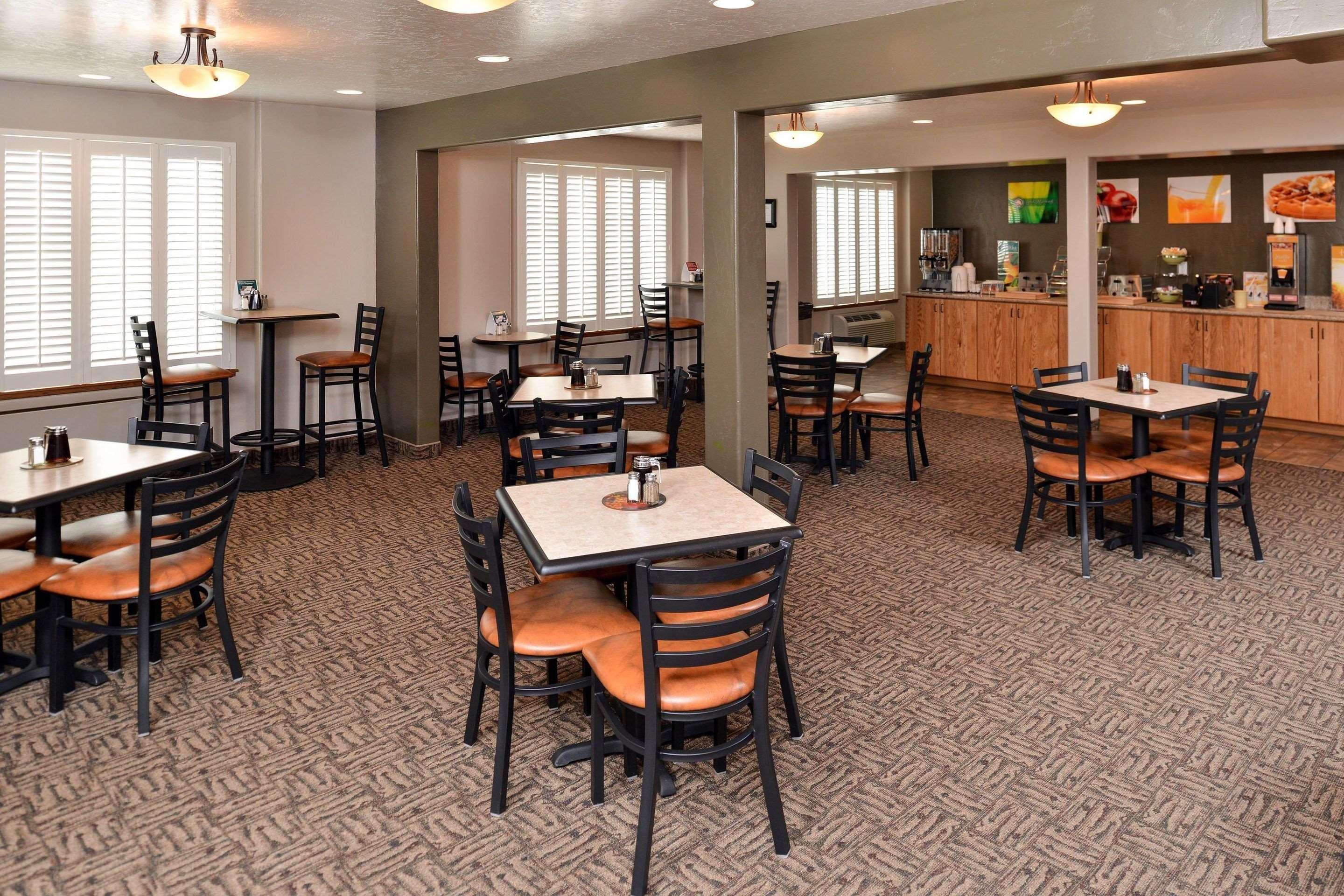 Quality Inn Vernal Near Dinosaur National Monument Exterior photo