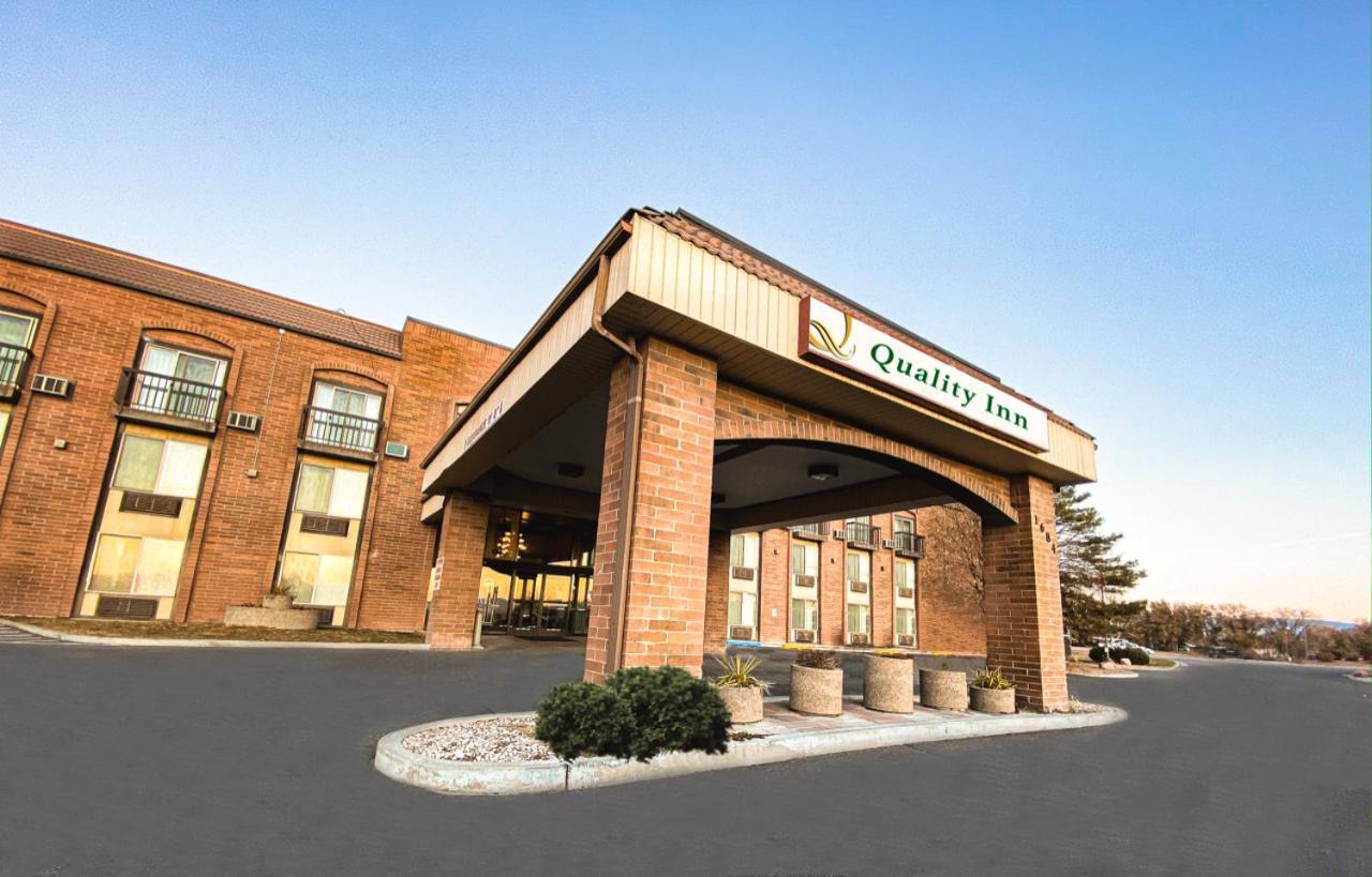 Quality Inn Vernal Near Dinosaur National Monument Exterior photo